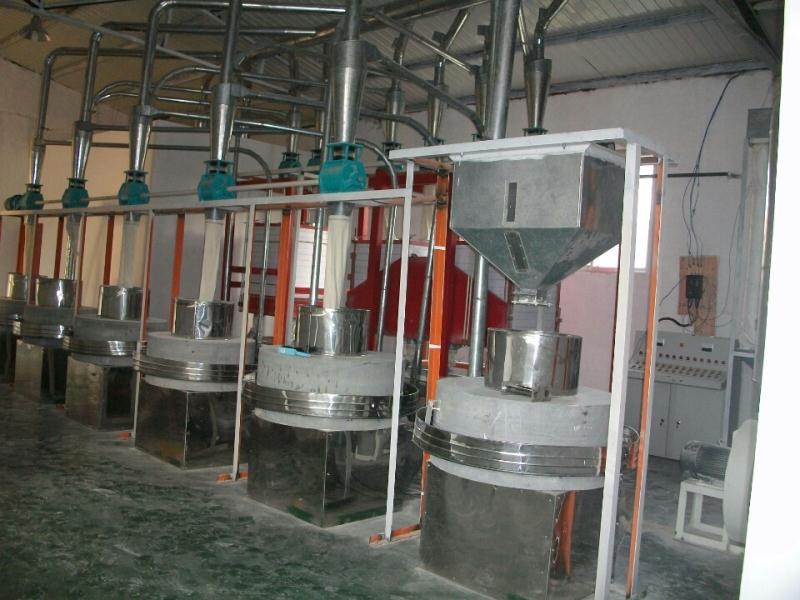 產(chǎn)品名稱：20噸--30噸石磨面粉機(jī)組
產(chǎn)品型號(hào)：
產(chǎn)品規(guī)格：